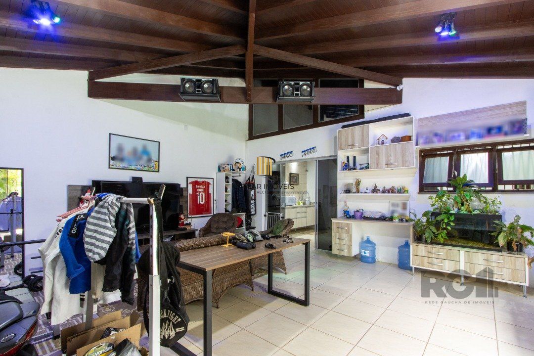 Casa 3 dormitórios no bairro Hípica