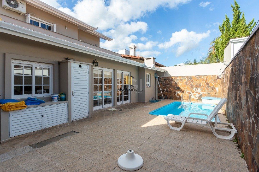 Casa Condominio para Venda - 300m², 4 dormitórios, sendo 2 suites, 2 vagas - Ipanema
