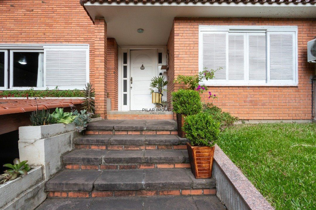 Casa para Venda - 300m², 4 dormitórios, sendo 2 suites, 4 vagas - Vila Assunção