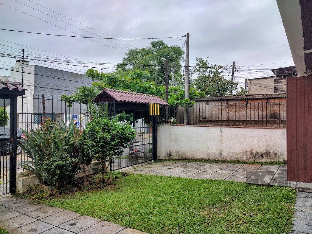 Casa para venda com 3 dormitórios no bairro Tristeza