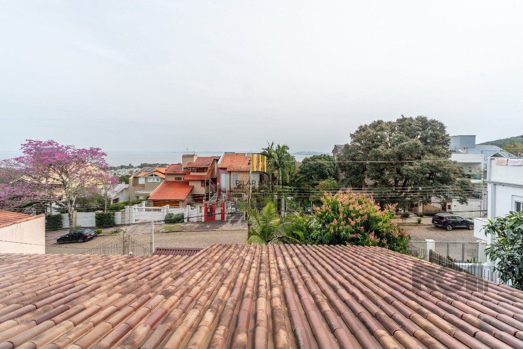 Casa para Venda - 646m², 4 dormitórios, sendo 2 suites, 4 vagas - Jardim Isabel