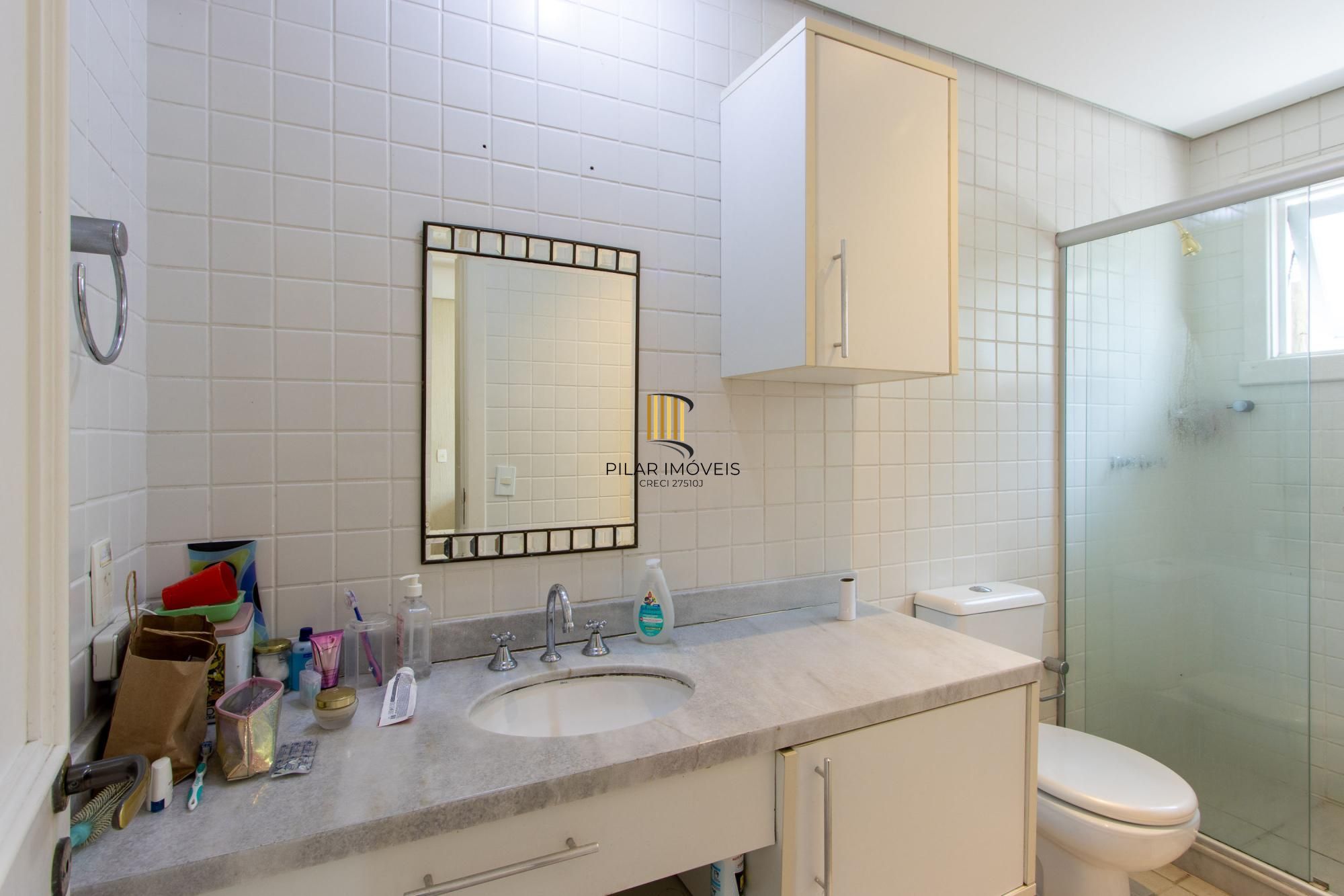 Casa térrea/2.371m2 de terreno no Condomínio Terra Ville, com fundo para o lago.