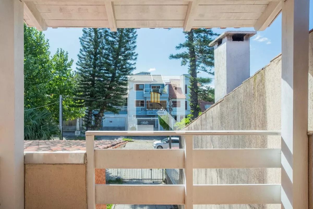 Casa á venda com 3 dormitórios no bairro Ipanema em Porto Alegre