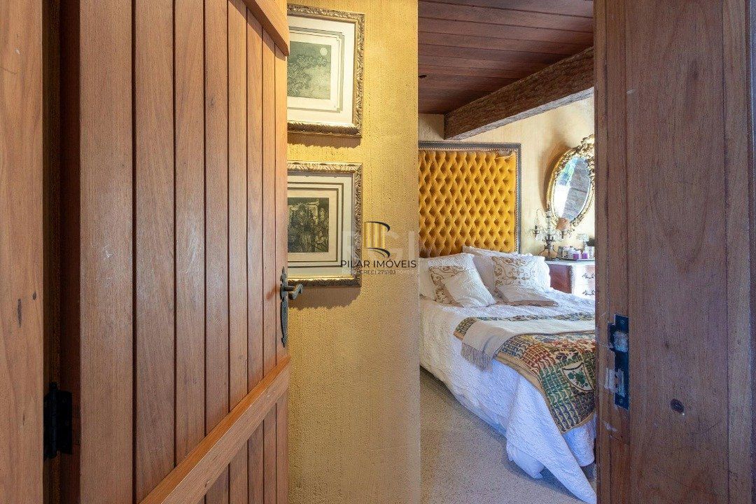 Casa para Venda - 418m², 4 dormitórios, sendo 1 suites, 2 vagas - Jardim Isabel