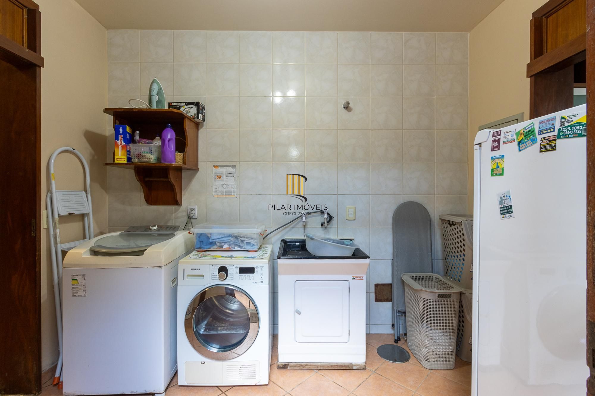 Casa em condomínio á venda com 6 dormitórios em Porto Alegre