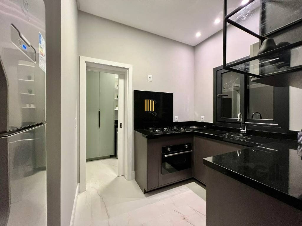 Casa térrea no Condomínio Velas da Marina com 4 suítes, piscina e 243m² privativos