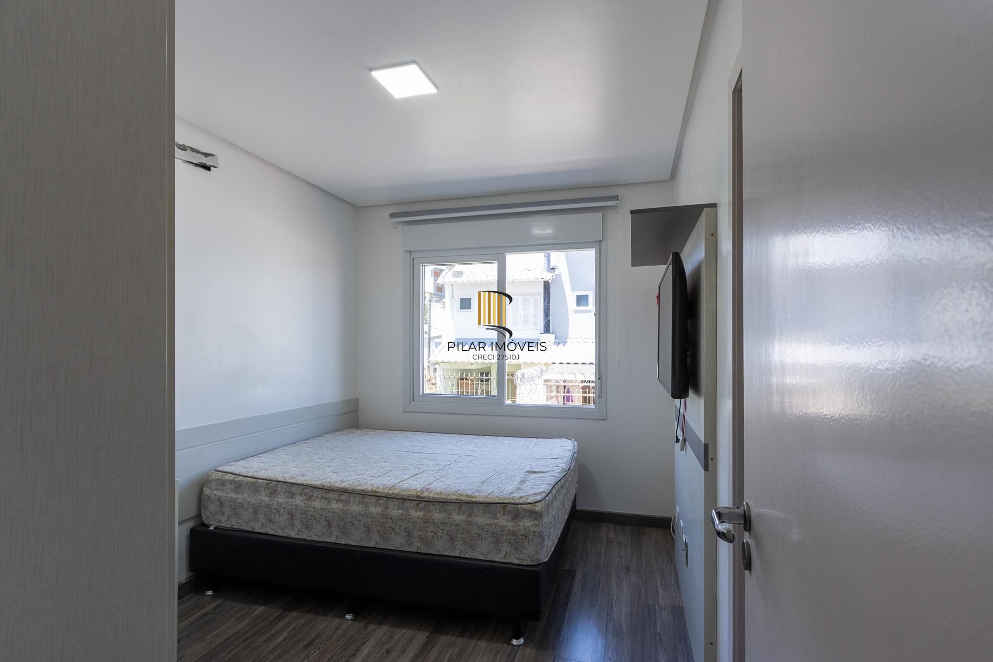 Sobrado com 2 suites e 2 vagas de garagem - Bairro Guarujá