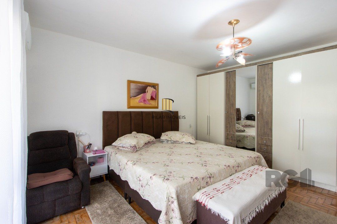 Casa 7 dormitórios no bairro Camaquã