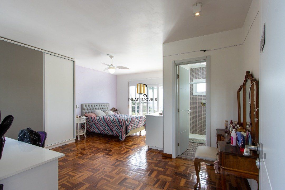 Casa de Condomínio 4 dormitórios no bairro Vila Nova