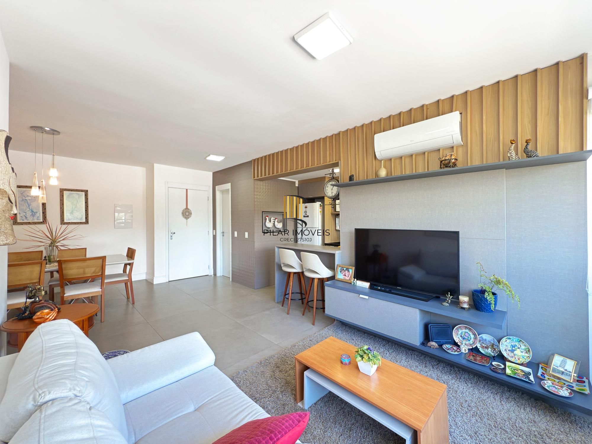 Apartamento 03 Suítes bairro Cristal, 88,97m² de área privativa, semimobiliada e 02 vagas de garagens cobertas.