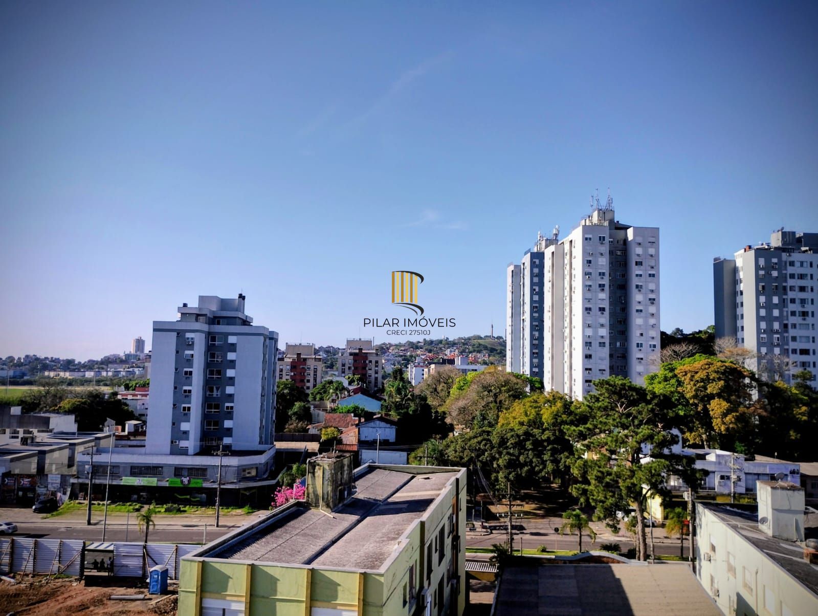 Apartamento de 1 dormitório, de frente, andar alto, elevador, vista para o Lago Guaíba.