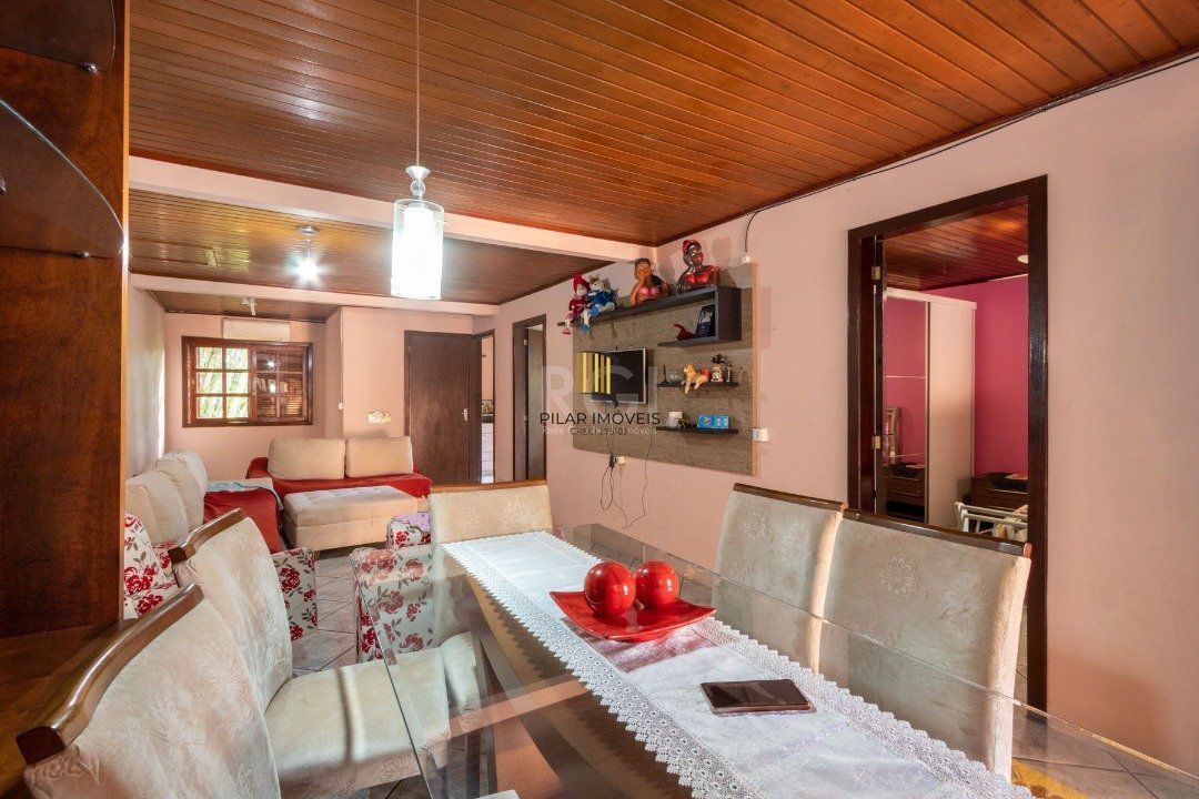 Casa para Venda - 240m², 6 dormitórios, sendo 3 suites, 2 vagas - Glória