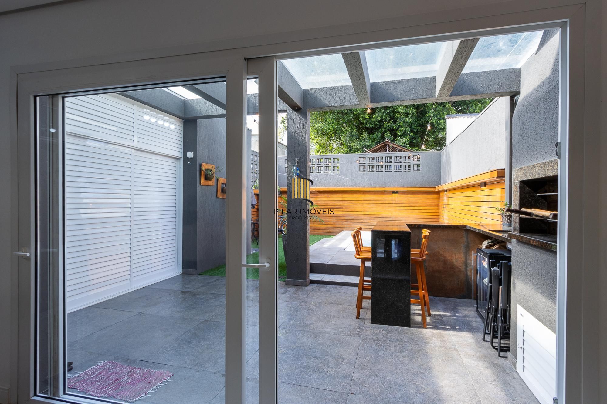 Casa 3 dormitórios no bairro Hípica