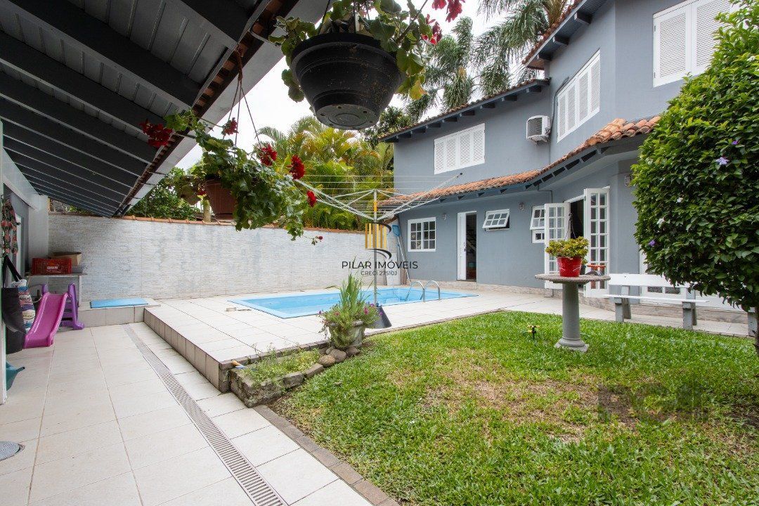 Casa 4 dormitórios no bairro Ipanema