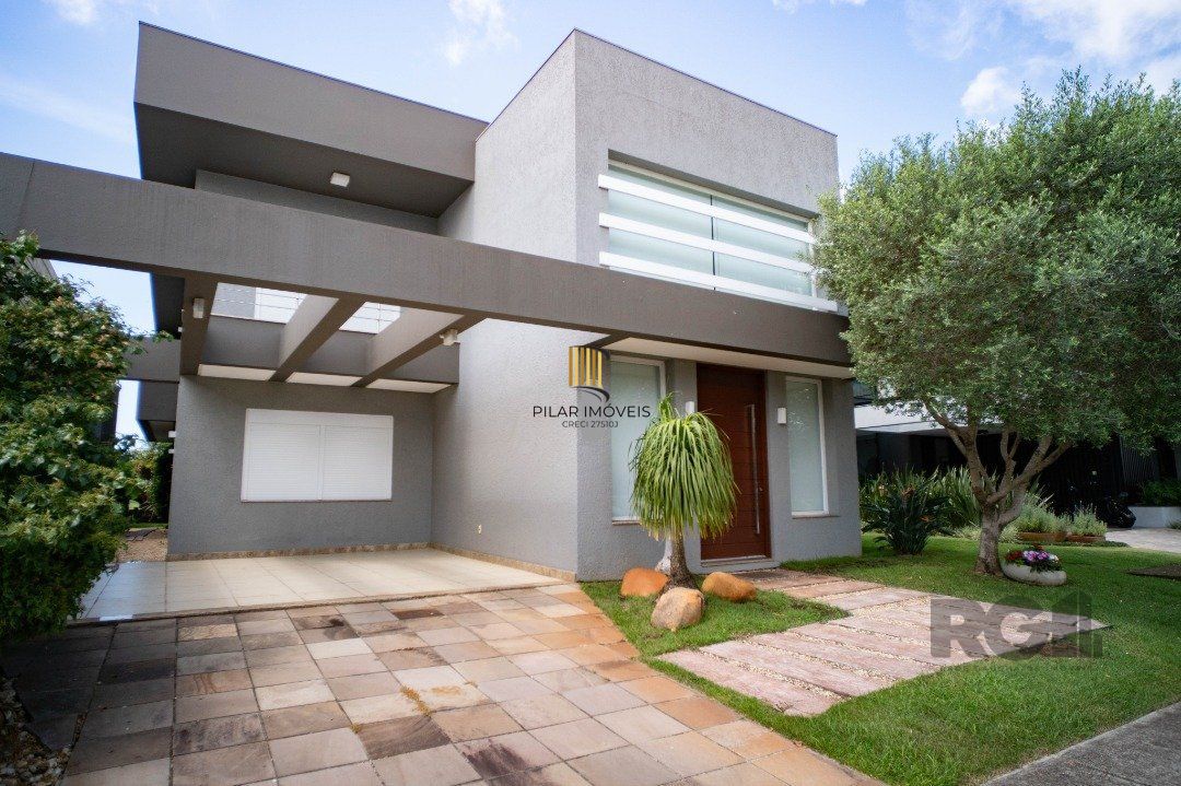 Oportunidade Única! Casa em Condomínio à Beira do Lago com 4 Suítes, sendo uma Térrea e uma Suíte Master Espetacular!