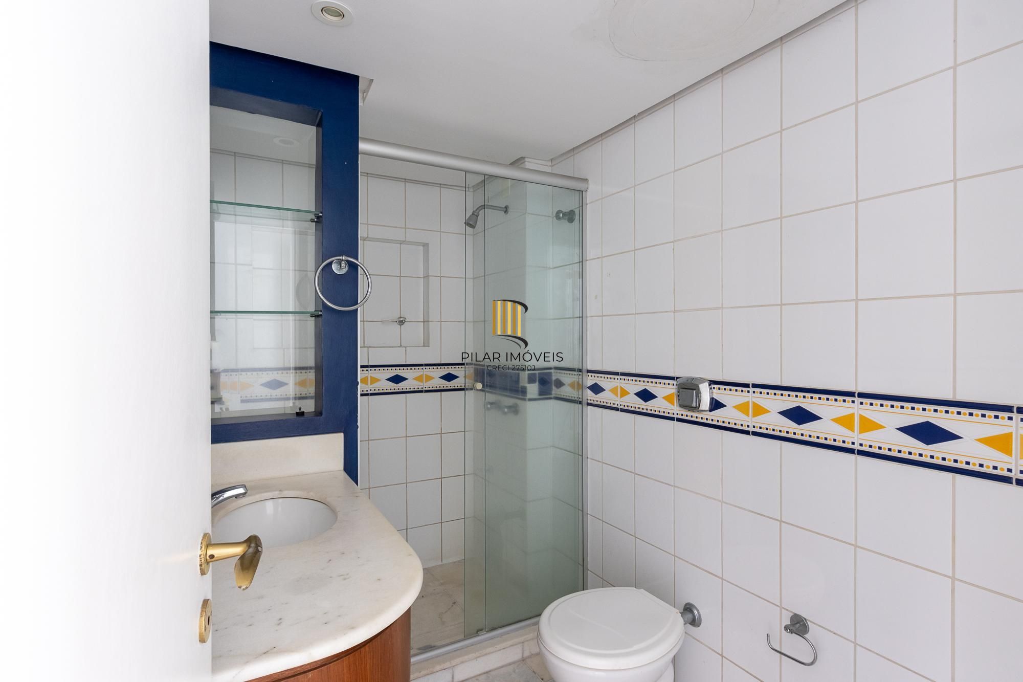 Apartamento amplo e bem localizado no Menino Deus!!