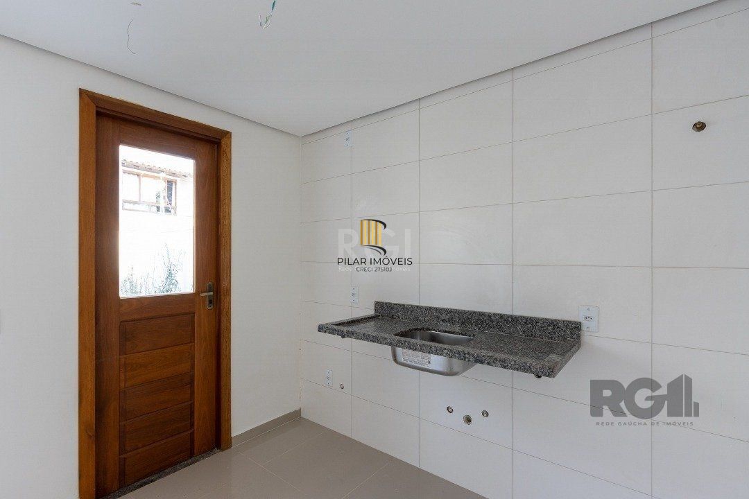 Casa 3 dormitórios no bairro Guarujá