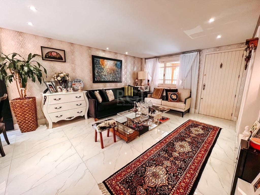 Excelente casa a venda no bairro Tristeza, para o lado do Rio!