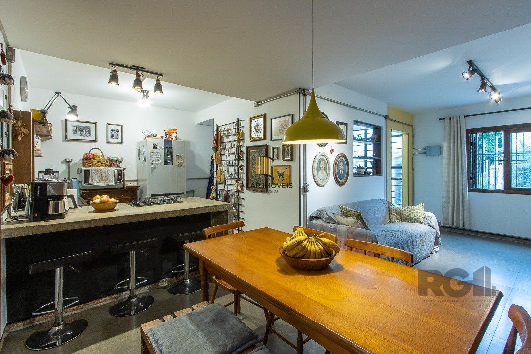 Casa 3 dormitórios no bairro Hípica