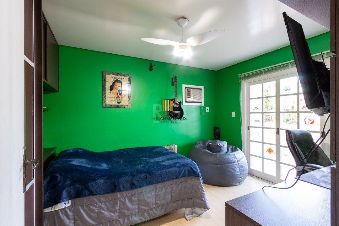 Casa Condominio para Venda - 300m², 4 dormitórios, sendo 2 suites, 2 vagas - Ipanema