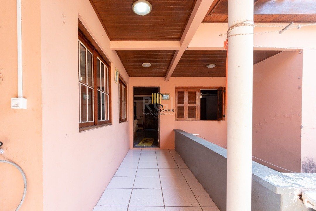 Casa para Venda - 240m², 6 dormitórios, sendo 3 suites, 2 vagas - Glória
