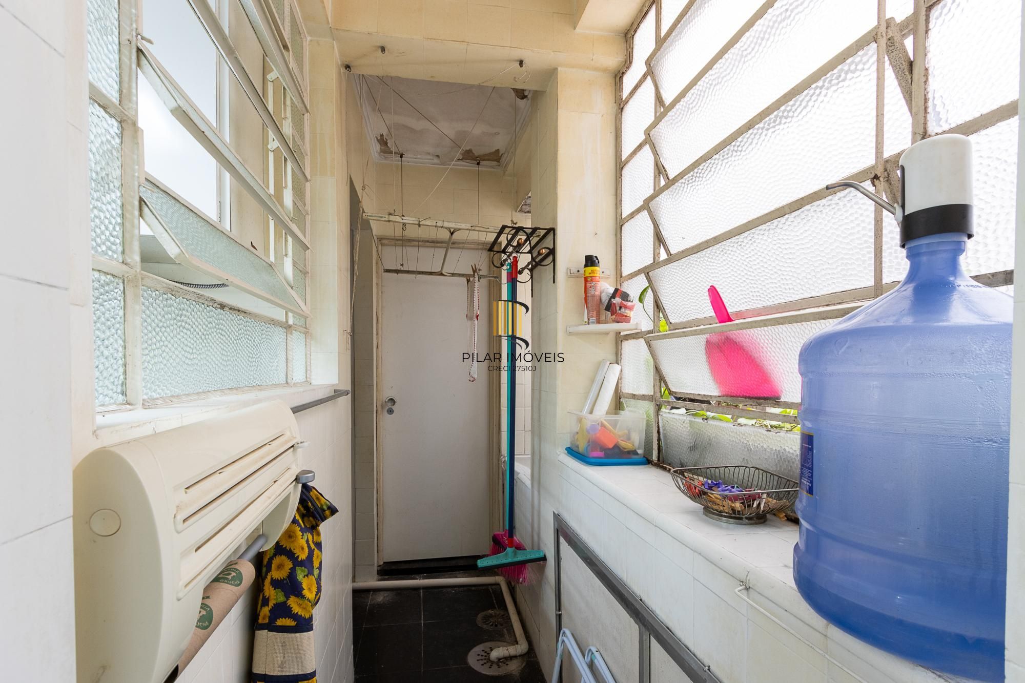 Apartamento frente à fundos, 3 dormitórios, 1 vaga escriturada - Centro Histórico