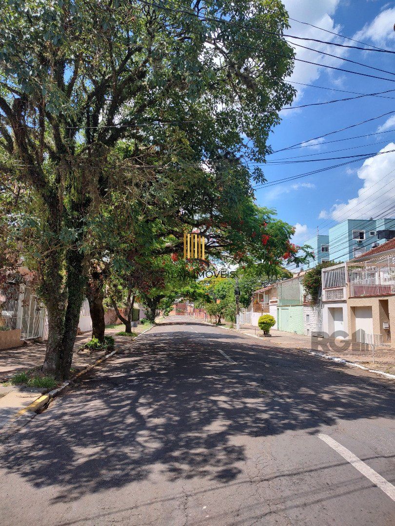 Casa 4 dormitórios Bairro Fião.