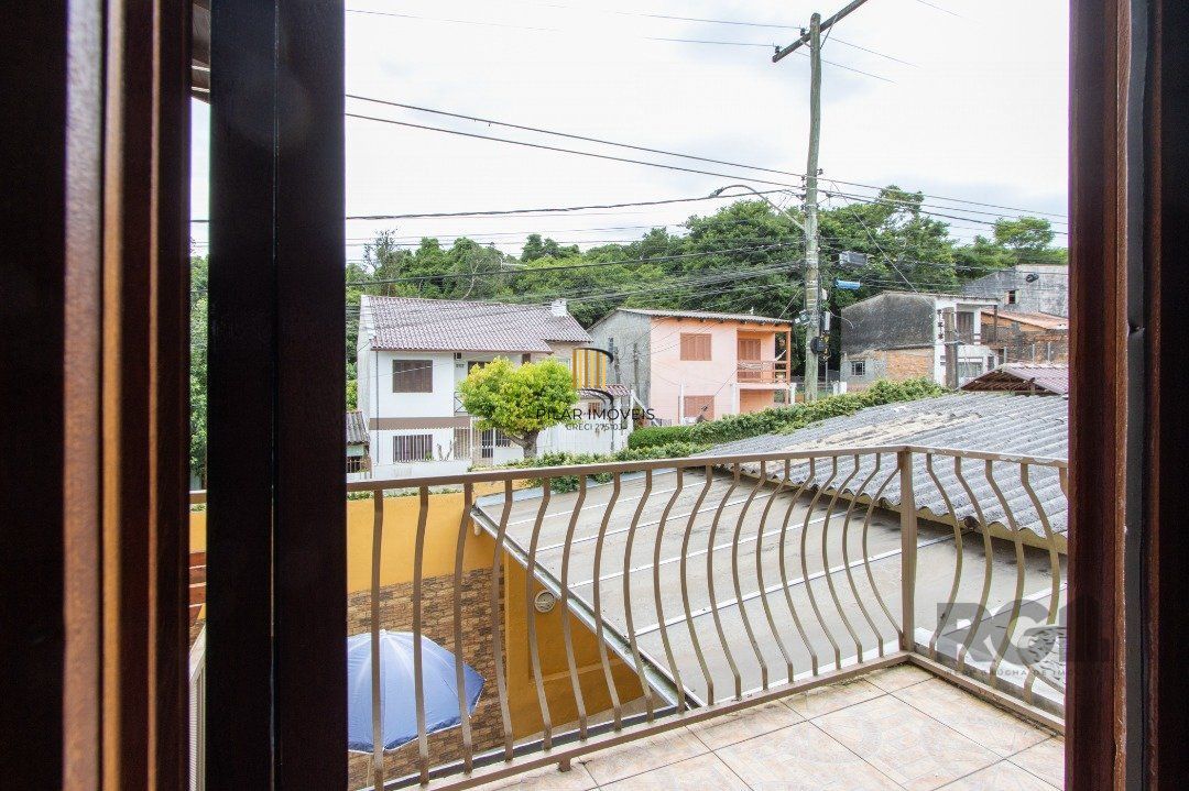 Sobrado, 3 quartos, 2 banheiros, pátio, 2 vagas, piscina - Bairro Vila Nova