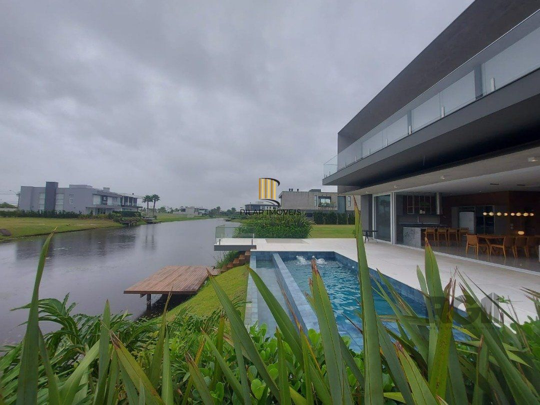 Sobrado Beira Lago com piscina e Deck com 457m² e 5 suítes no Condomínio Sense em Xangri-lá