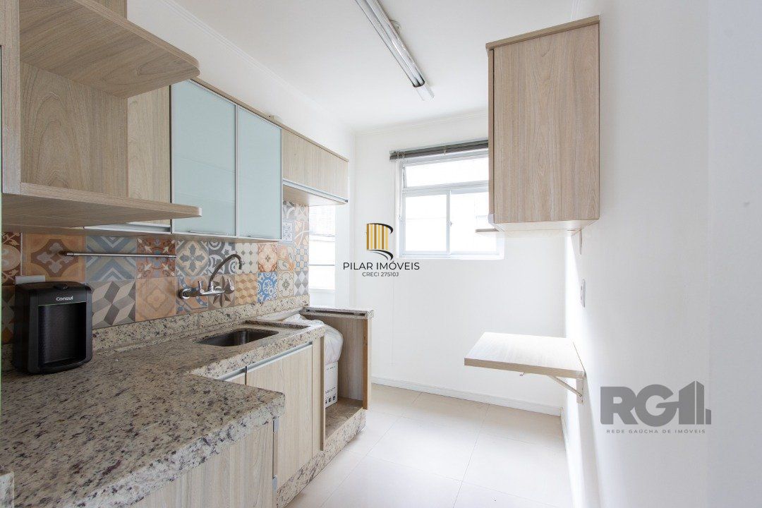 Apartamento reformado,  2 quartos, elevador - Centro Histórico