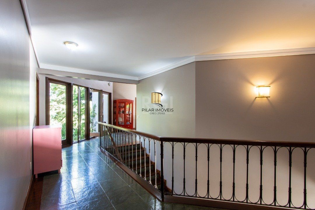 Casa de Condomínio 8 dormitórios no bairro Cavalhada