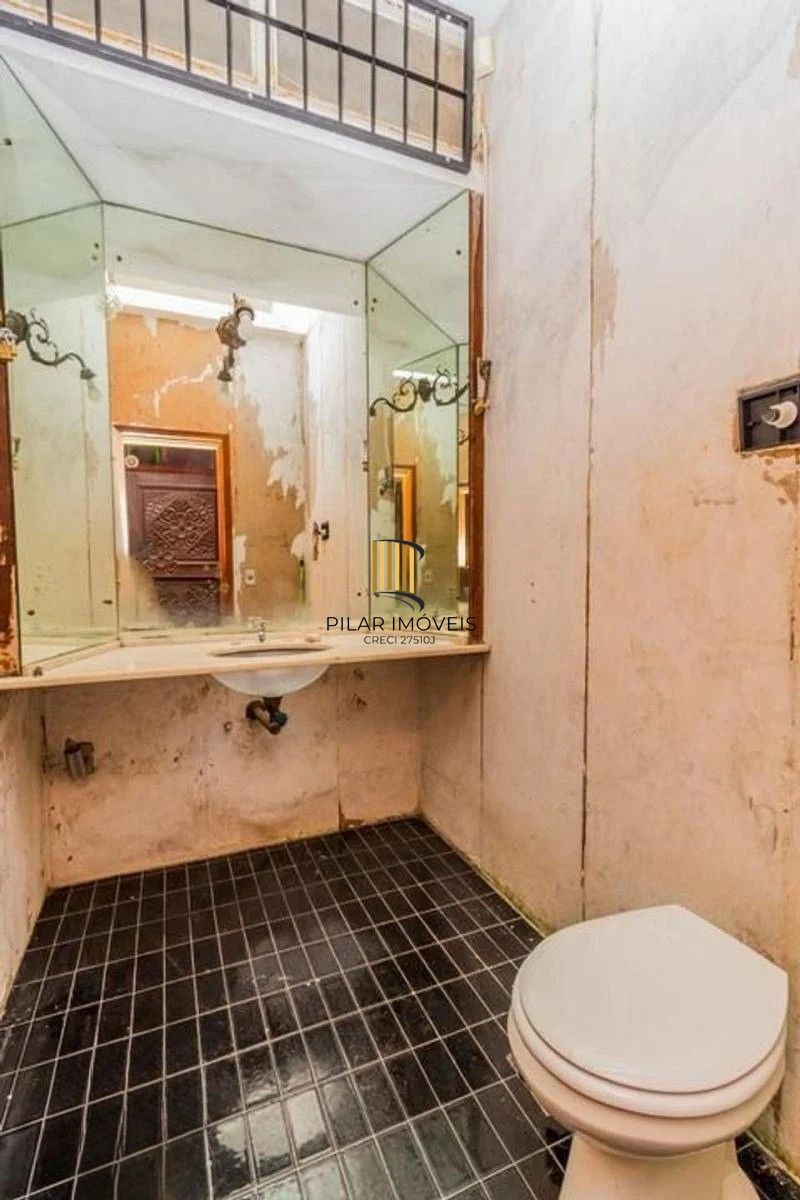 Casa com 5 dormitórios e 3 vagas no bairro Assunção