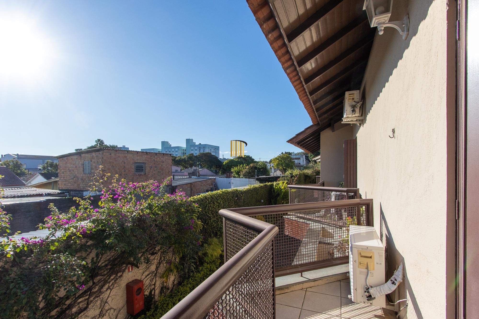 Casa em condomínio, com 3 dormitórios,