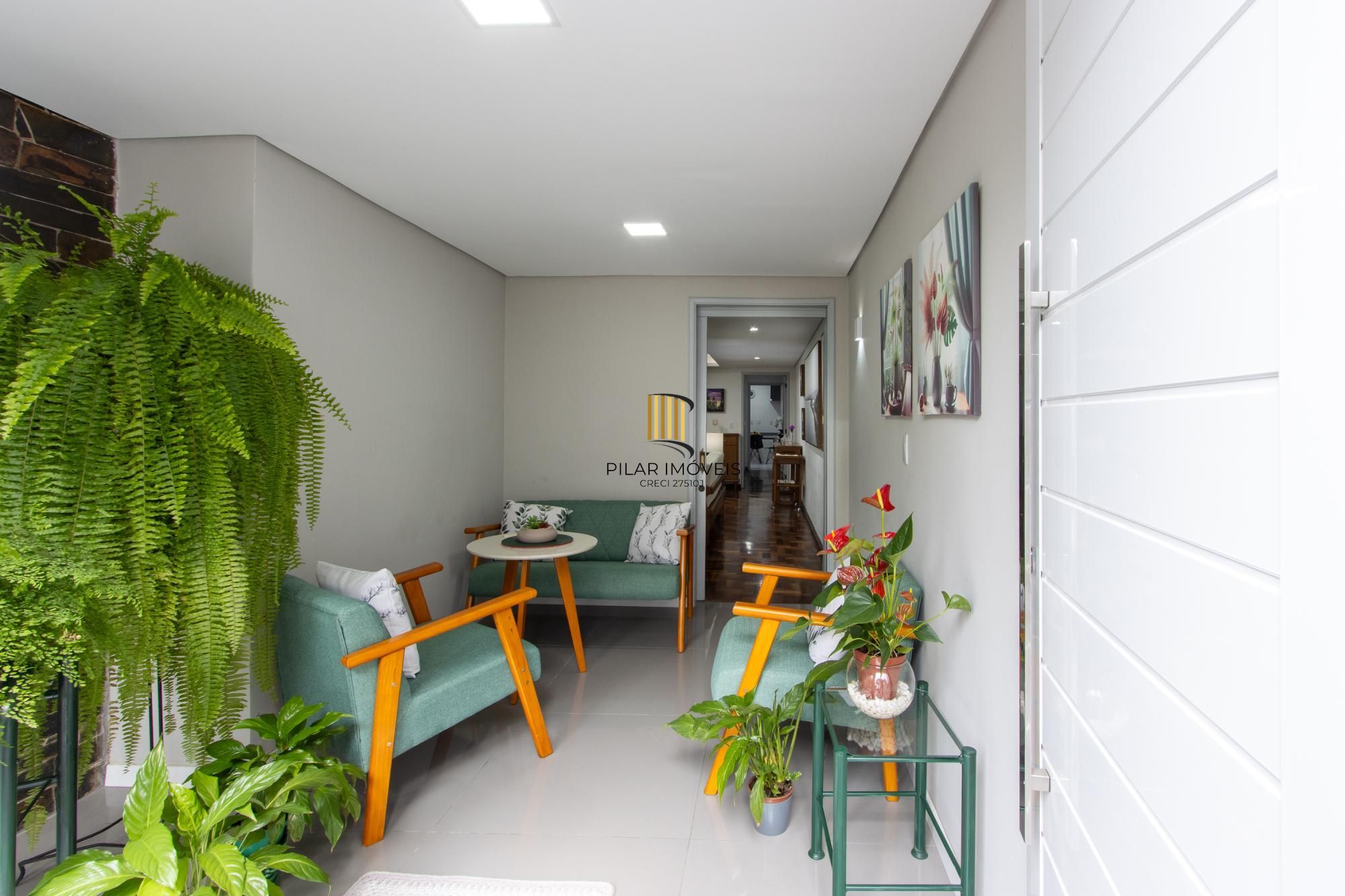 Casa TODA Reformada à Venda  – Mobiliada