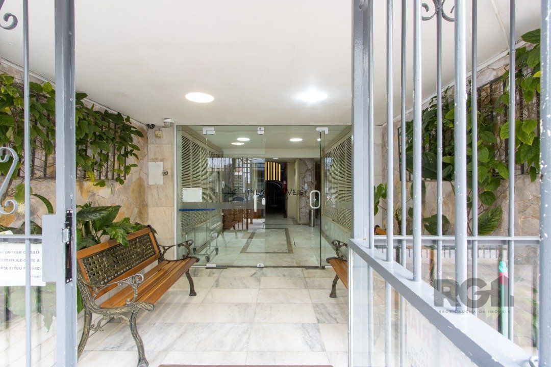 Apartamento reformado,  2 quartos, elevador - Centro Histórico