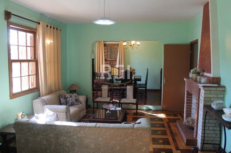 Casa para Venda - 220m², 4 dormitórios, 9 vagas - Cristal