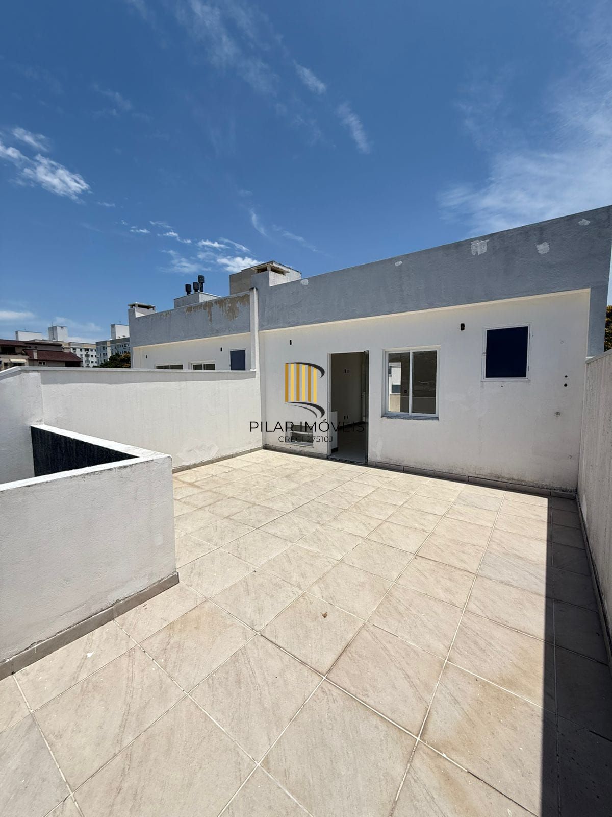 Casa nova em condominio a venda em Porto Alegre