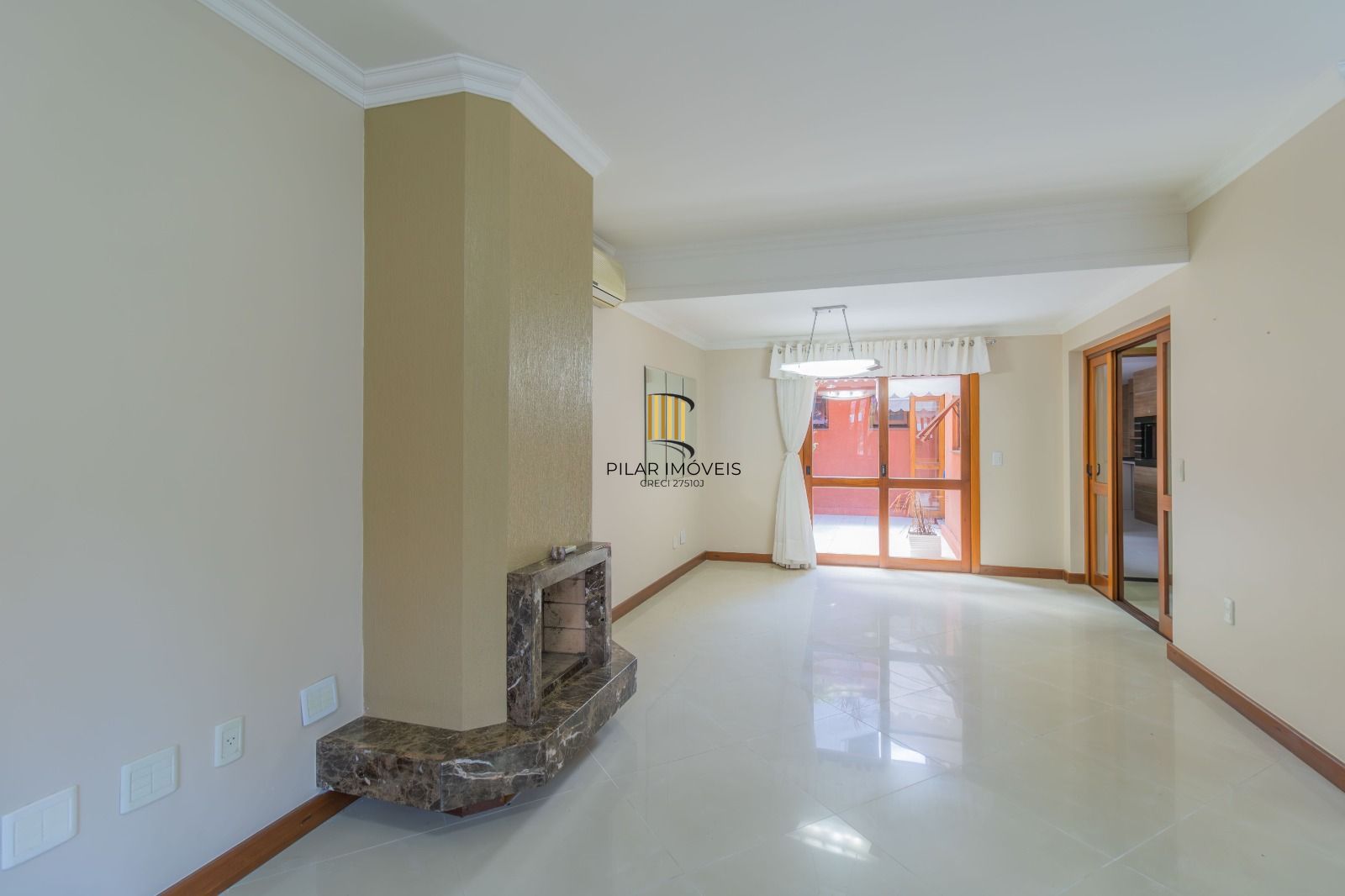 Casa Condominio para Venda - 286.89m², 4 dormitórios, sendo 2 suites, 2 vagas - Cristal