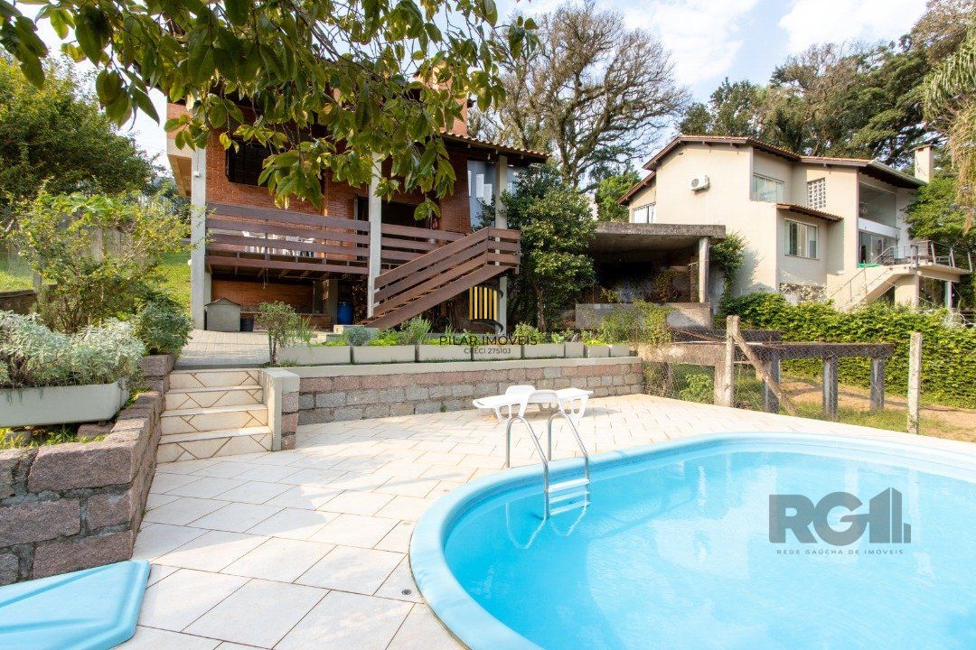 Casa para Venda - 220m², 3 dormitórios, sendo 2 suites, 5 vagas - Espirito Santo