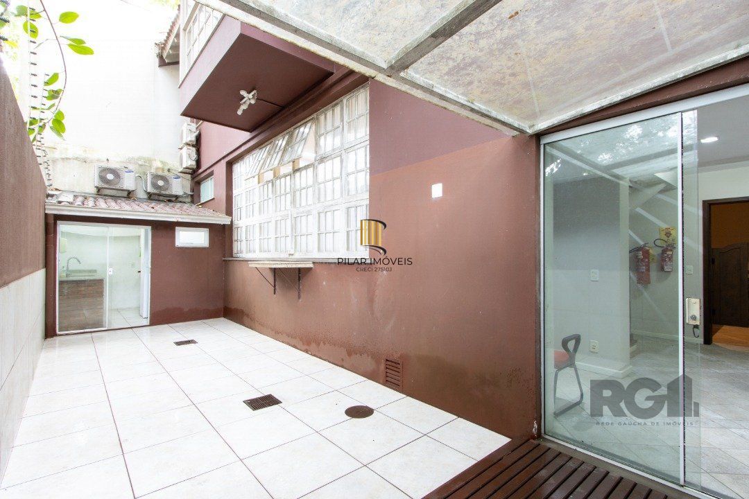 Excelente casa comercial com aproximadamente 300m² de área construída