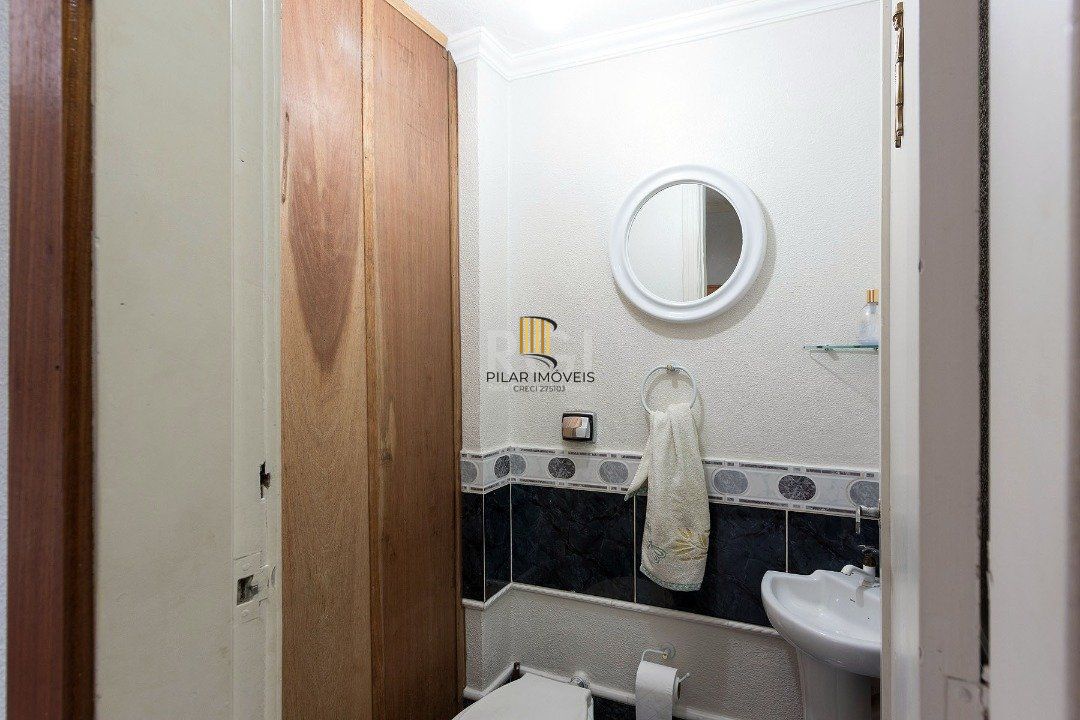 Casa para Venda - 320m², 5 dormitórios, sendo 2 suites, 3 vagas - Tristeza