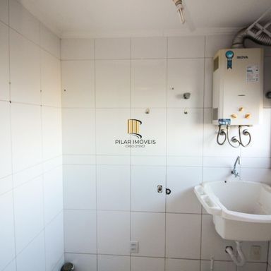 Apartamento de 2 dormitórios, 1 suíte, closet e 2 vagas de garagem .