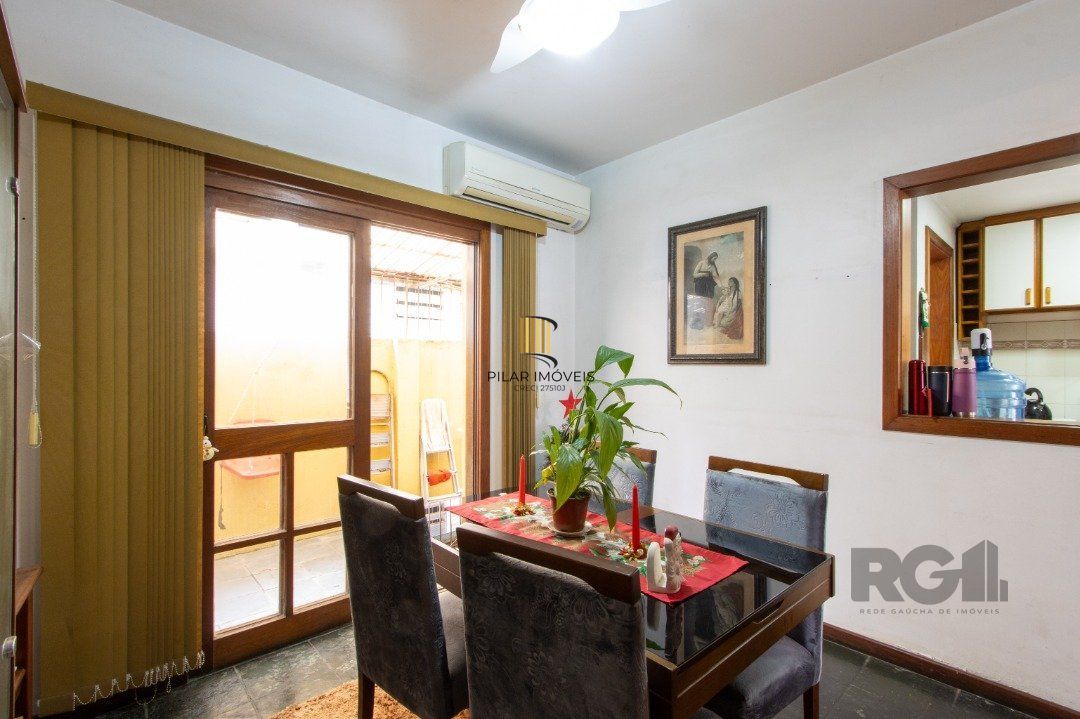 Casa de 3 dormitórios à venda na Tristeza - Zona sul de Poa.