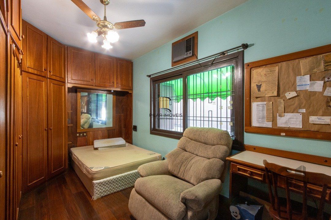 Casa para Venda - 500m², 4 dormitórios, sendo 1 suites, 4 vagas - Coronel Aparício Borges