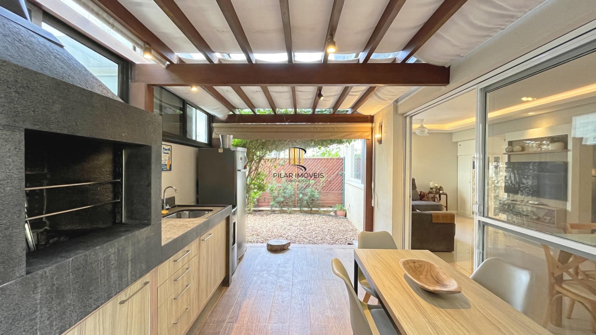 Casa em Condomínio com 3 quartos e 216m² à venda em Teresópolis, Porto Alegre.