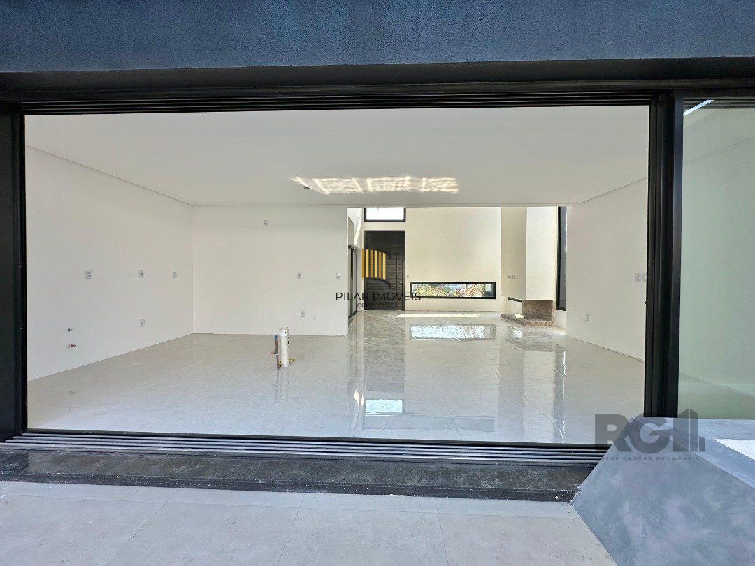 Casa de Condomínio 3 dormitórios no bairro Dubai