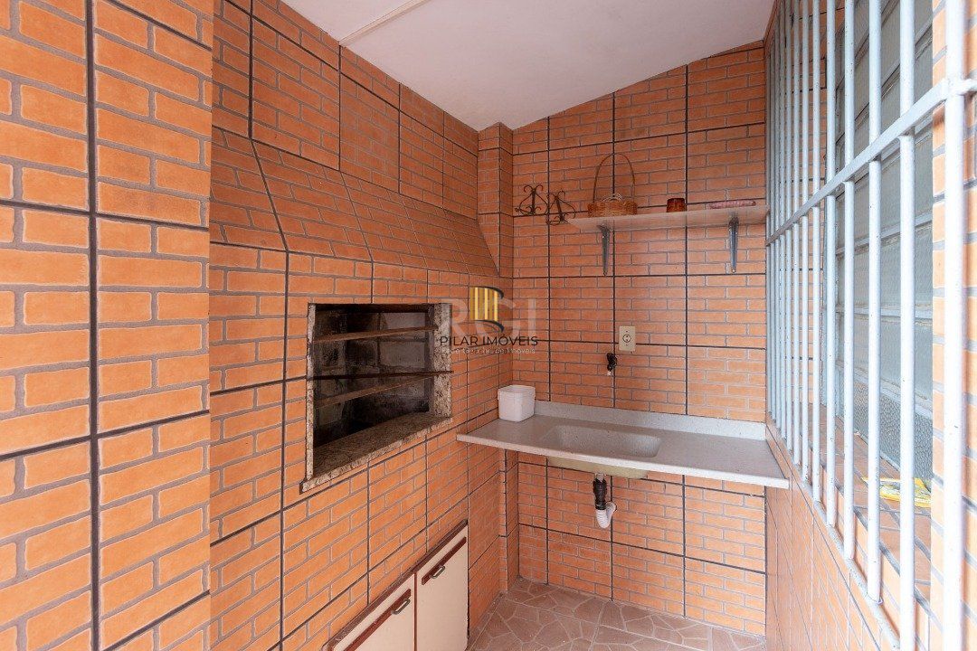 Casa para Venda - 220m², 3 dormitórios, sendo 2 suites, 2 vagas - Coronel Aparício Borges
