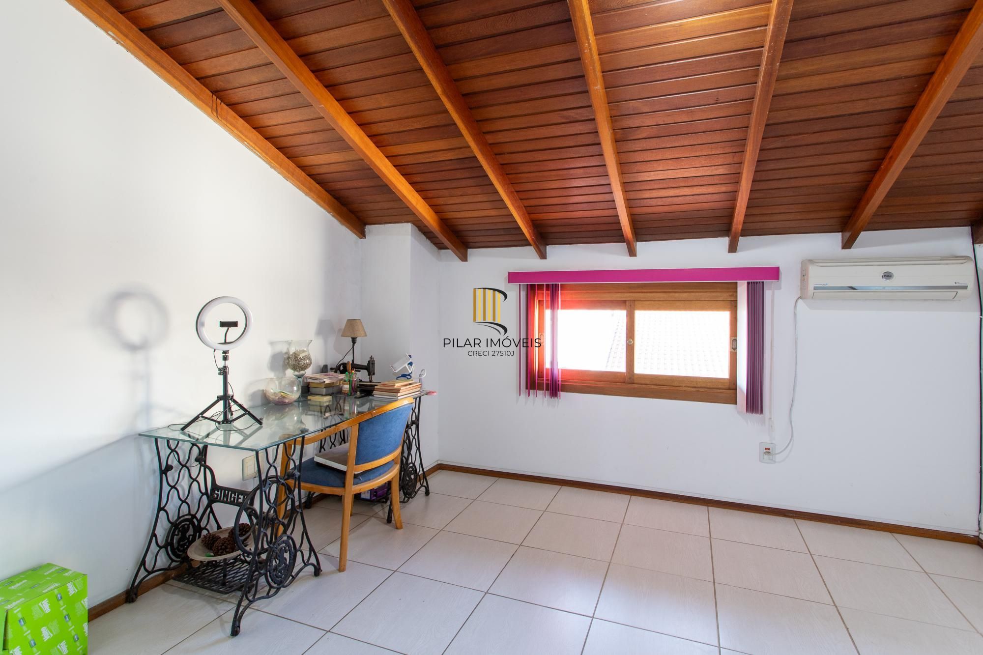 Casa 3 dormitórios no bairro Hípica
