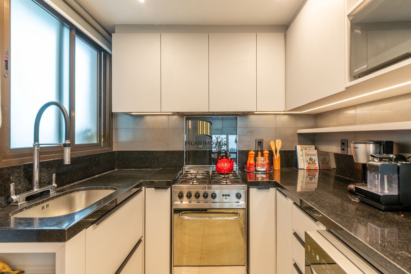 Apartamento exclusivo, decorado com requinte e uma vista incrível!