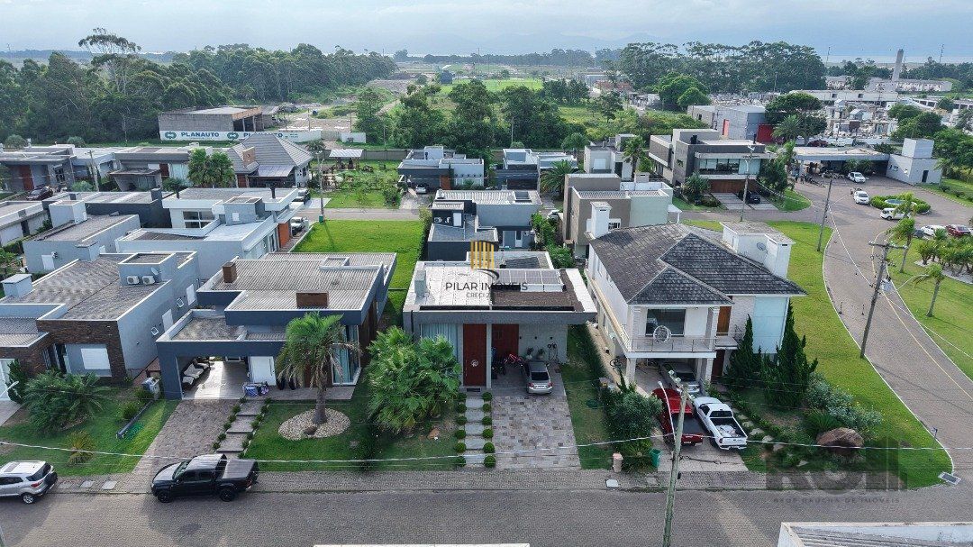 Casa de Condomínio 4 dormitórios no bairro Dubai